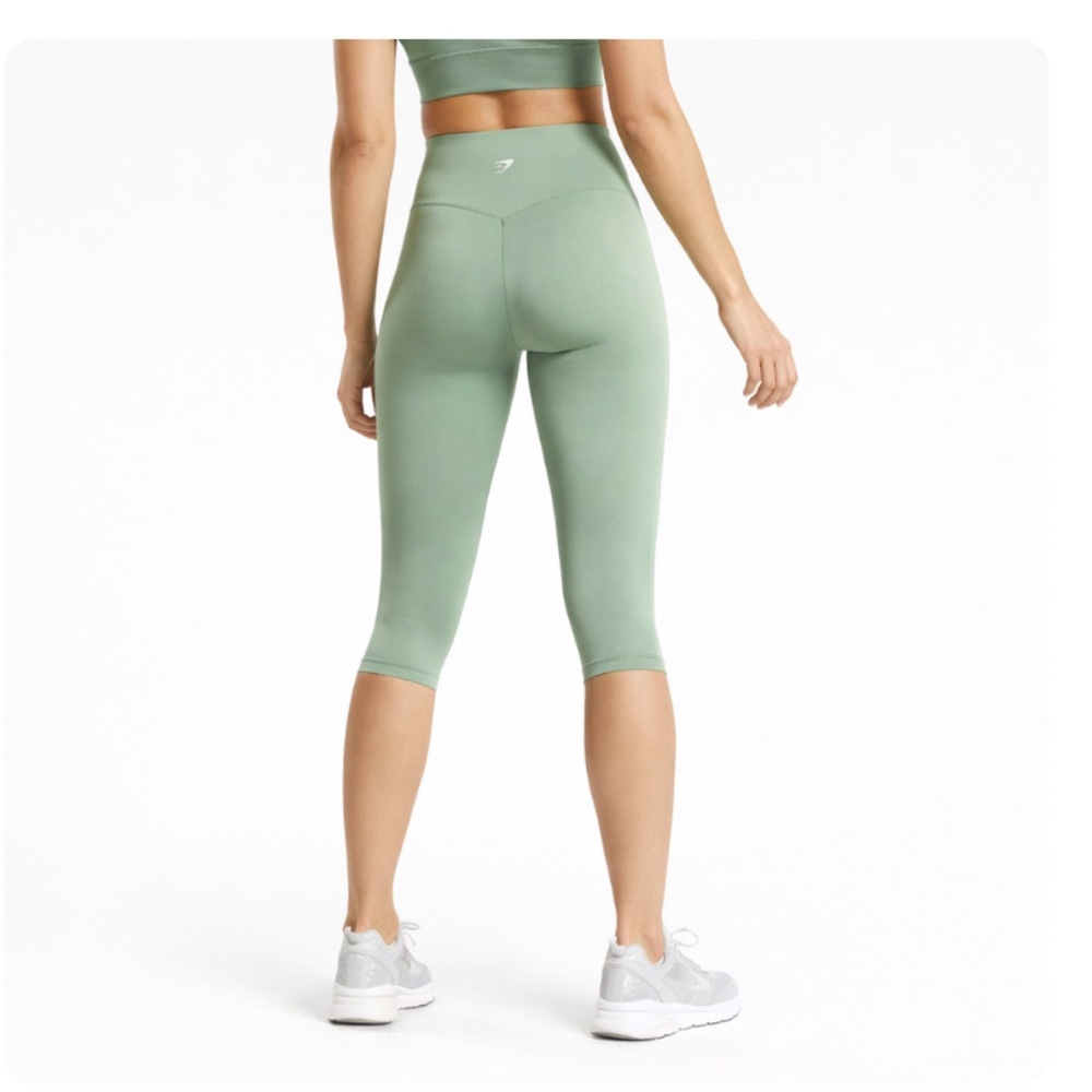 GYMSHARK Training Cropped Leggings Size Small Dusky Sage